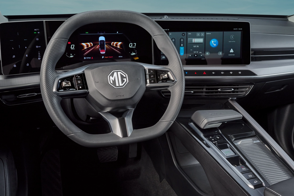 Mg One interior volante